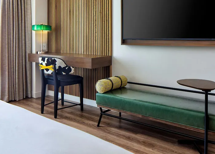 Le Meridien Worth Downtown Hotel