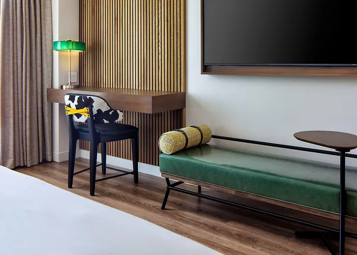 Le Meridien Worth Downtown Hotel